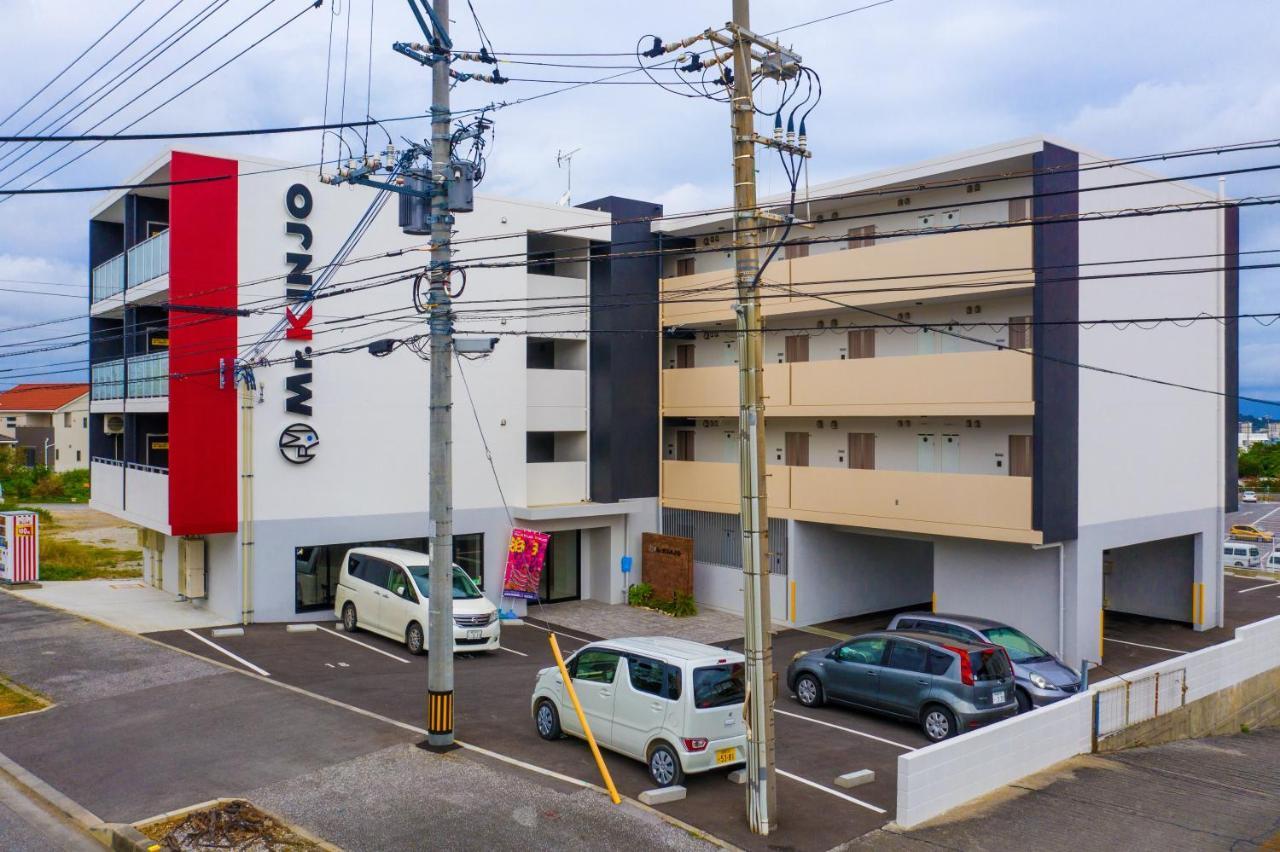 Mr.Kinjo Inn Uruma Buitenkant foto